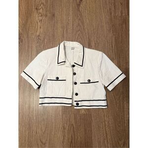 Chic White Short Sleeve Button-Up Blouse with Black Trim – Size Small